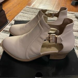 NEVER WORN Mark & Maddux Size 11 booties